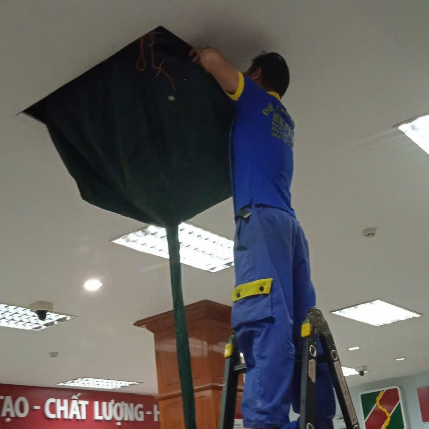Vệ sinh máy lạnh âm trần công ty, văn phòng